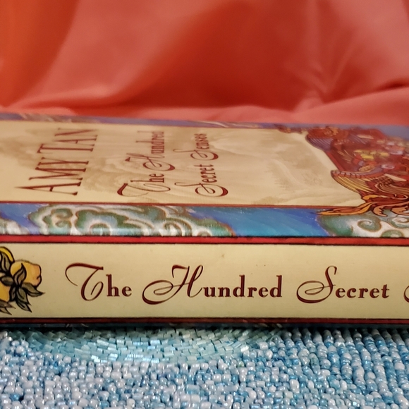 Amy Tan 1995 Book "The 100 Secret Senses" - Picture 7 of 7